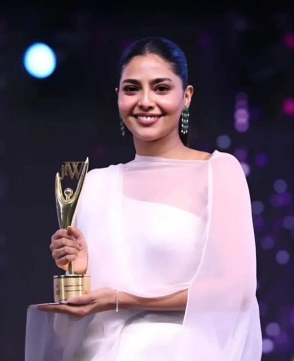 aishwarya lekshmi, aishwarya lekshmi age, aishwarya lekshmi movies, aishwarya lekshmi education, aishwarya lekshmi instagram, aishwarya lekshmi height, aishwarya lekshmi insta, aishwarya lekshmi movie list, aishwarya lekshmi biography, aishwarya lekshmi tamil movies, aishwarya lekshmi malayalam movies, aishwarya lekshmi dentist, aishwarya lekshmi vikram movie