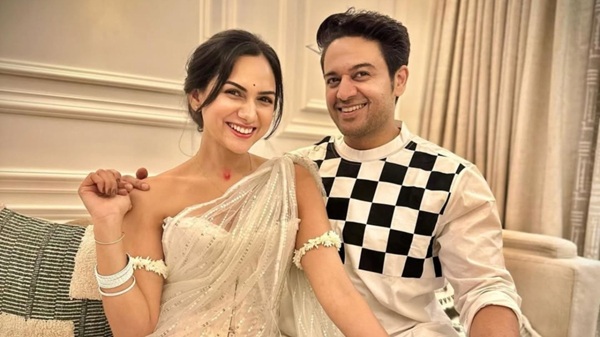 akanksha chamola biography, akanksha chamola age, akanksha chamola date of birth, akanksha chamola husband, akanksha chamola gaurav khanna wife, akanksha chamola tv shows, akanksha chamola career, akanksha chamola net worth, akanksha chamola instagram, akanksha chamola bigg boss