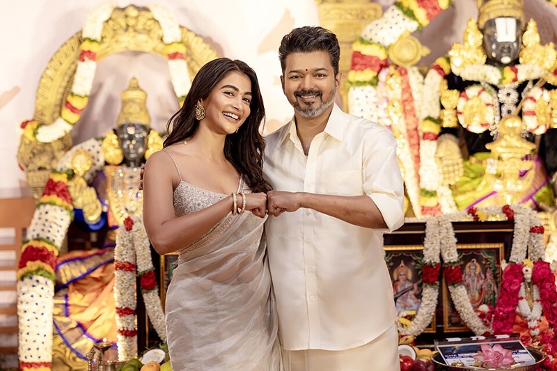 thalapathy vijay biography, vijay actor age and height, thalapathy vijay wife name, vijay family details, thalapathy vijay son and daughter