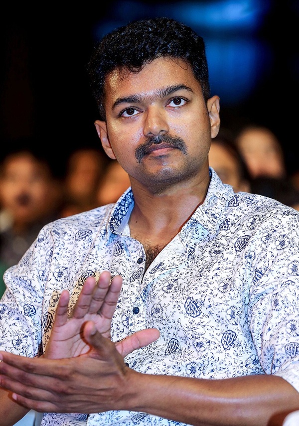 thalapathy vijay biography, vijay actor age and height, thalapathy vijay wife name, vijay family details, thalapathy vijay son and daughter