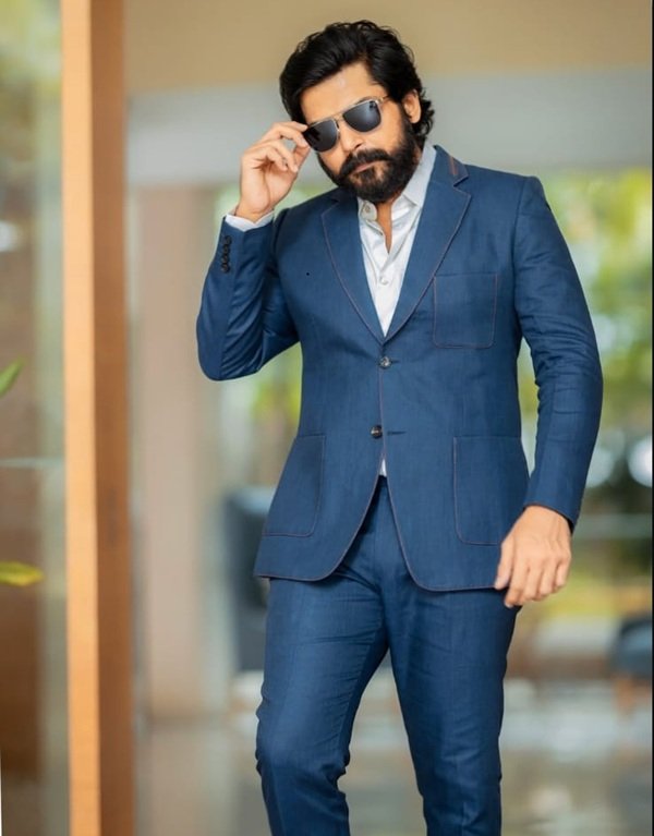karthi biography, karthi actor biography, tamil actor karthi biography, karthi age, karthi height, karthi height in feet, karthi height in cm, karthi wife, karthi wife name, karthi family, karthi daughter, karthi daughter name, karthi children, karthi family photos