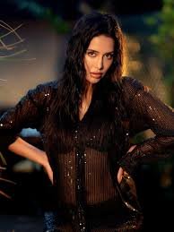 Raiza Wilson Biography